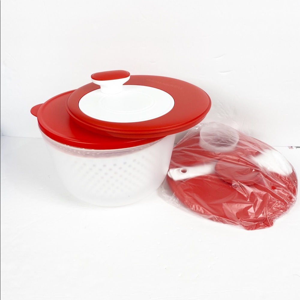 New!!!! Tupperware salad spinner